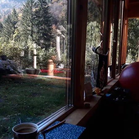 بيت للعطل Wild Art Wooden House *