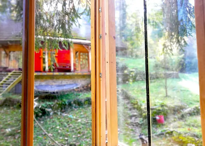 Сasa de vacaciones Wild Art Wooden House